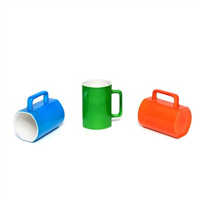 艶をかけられた陶磁器の袋のコップ